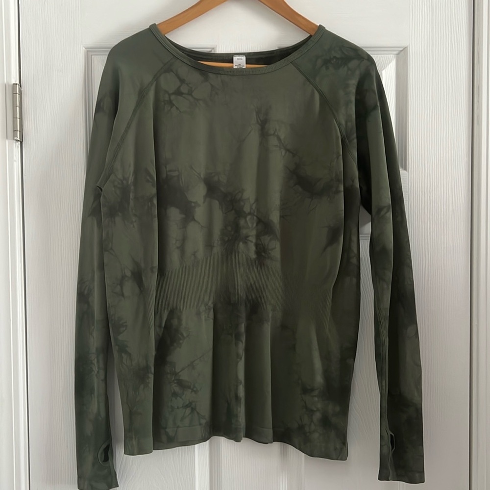 Zella activewear women’s top with thumb holes. Size 3X never worn